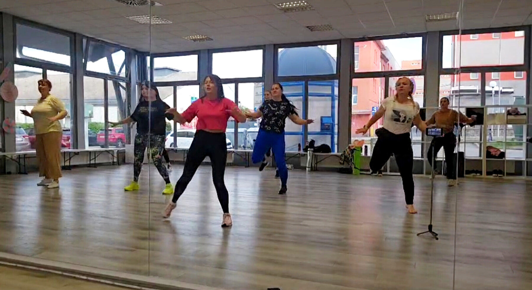 Групове заняття Zumba у студії